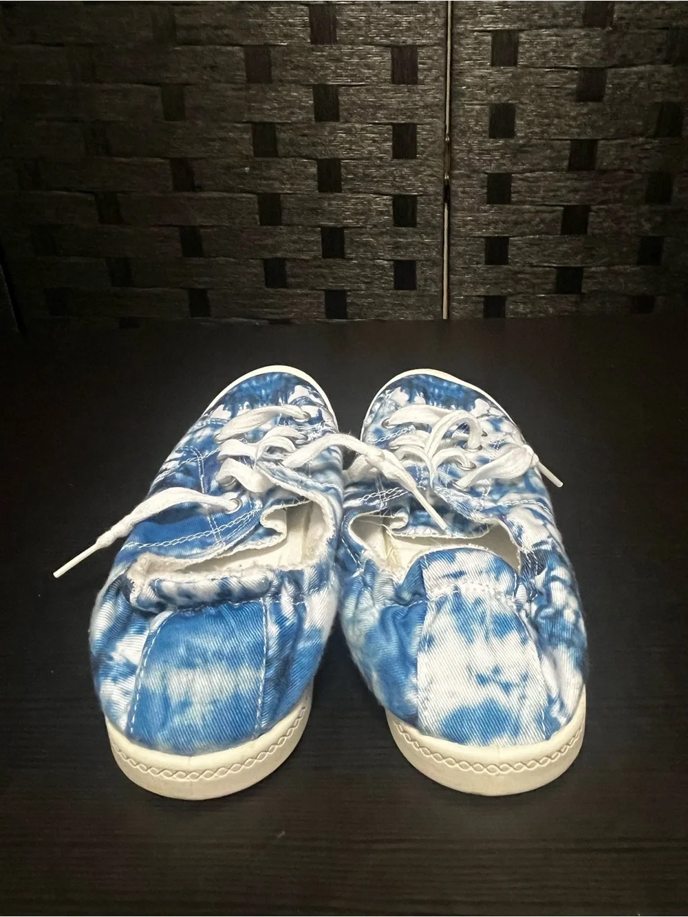 Women’s Time and Tru white and blue tie-dye sneakers Size 9